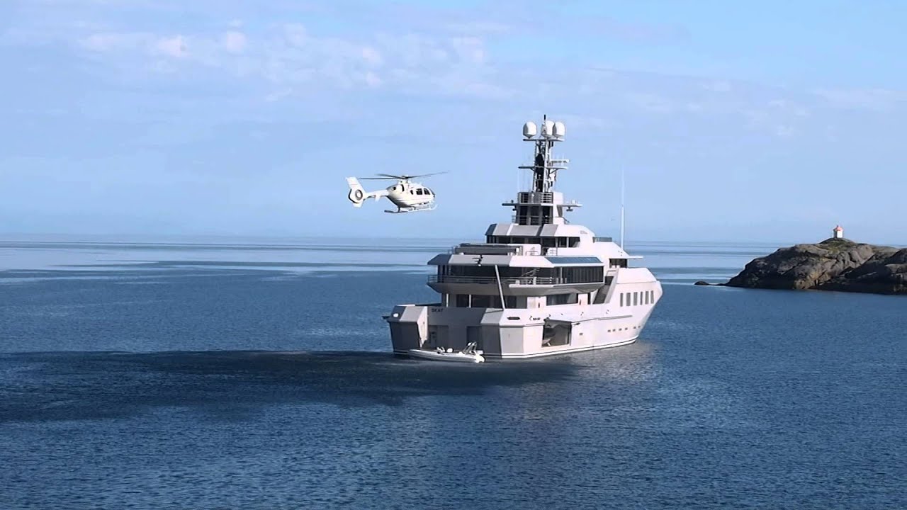 Elicottero atterra sullo yacht di lusso Skat