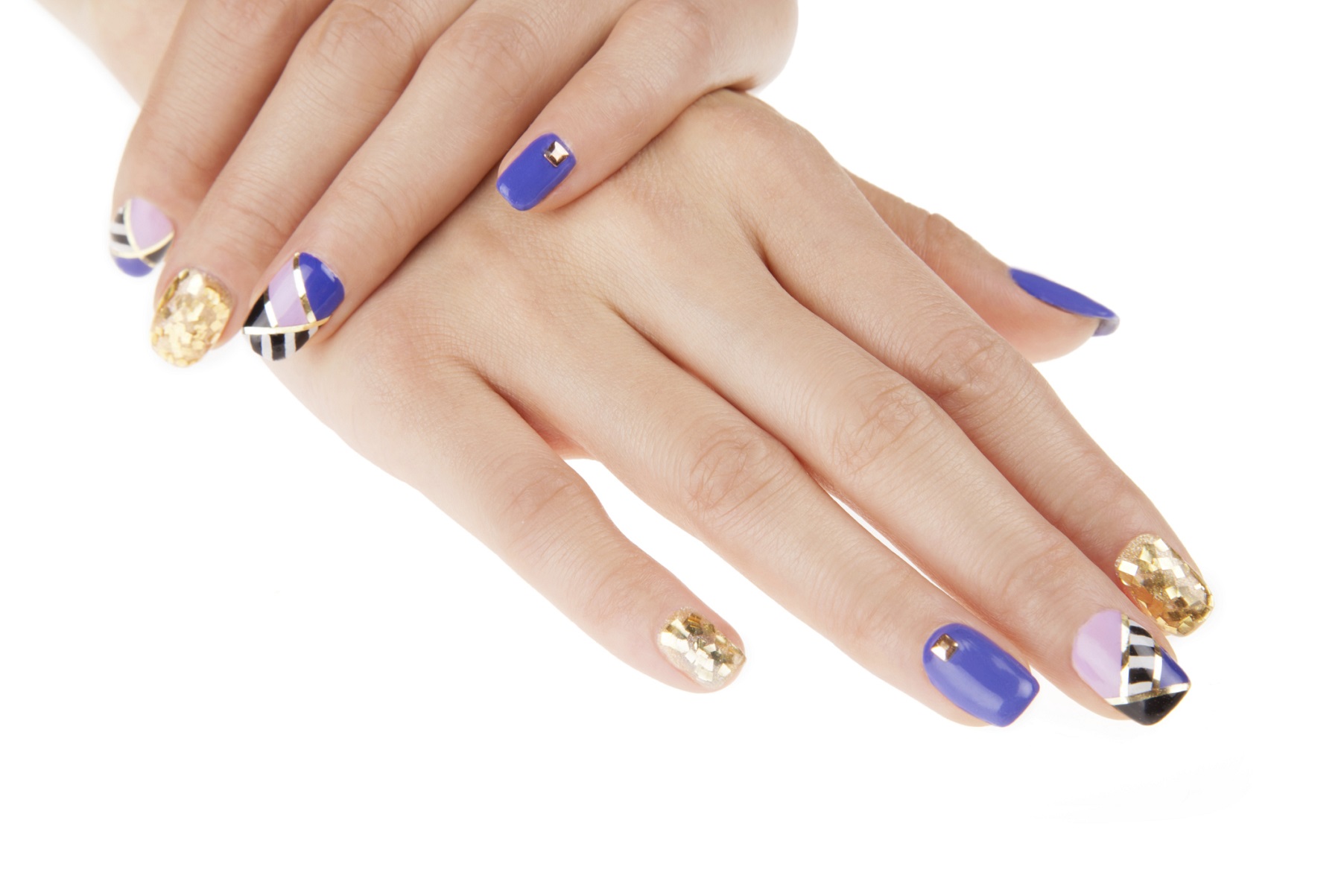 Unghie, 5 nail art geometriche per un look elegante