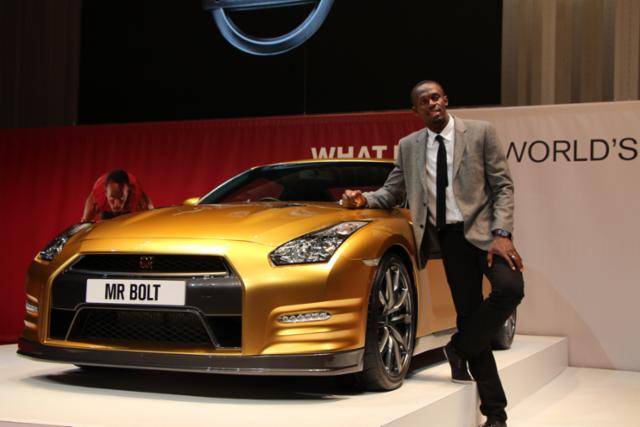 Usain Bolt anche con la Nissan GTR ispirata al suo oro