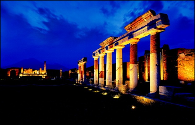 Pompei, “Un’emozione notturna”: tour guidati e incontri sotto le stelle
