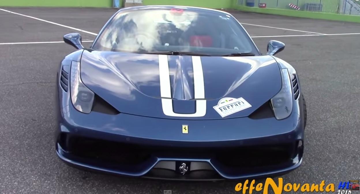 Ferrari 458 Speciale A in tinta blu Abu Dhabi [Video]