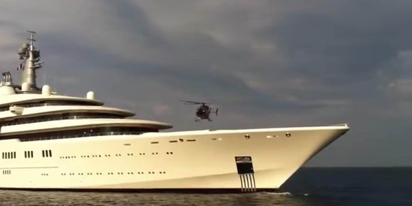 Elicottero decolla dallo yacht Eclipse di Abramovich a Saint Tropez [Video]