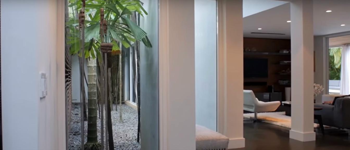 Villa di lusso a Miami: architetture vincenti in Florida [Video]