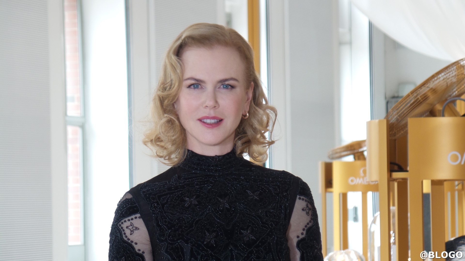 Omega Nicole Kidman: l&#8217;ambasciatrice della Maison a Milano per la mostra Her Time in Triennale, le foto