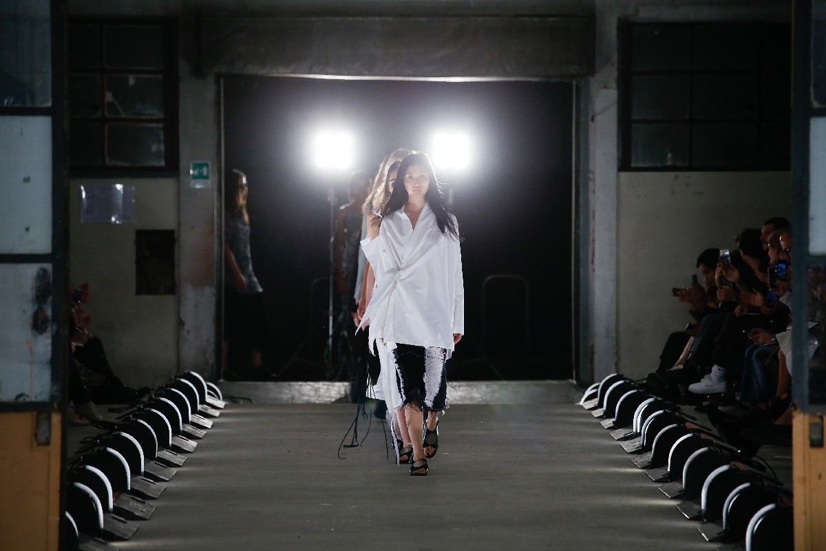 Sfilate Milano Moda Donna settembre 2015: la discordanza sartoriale di Damir Doma, le foto