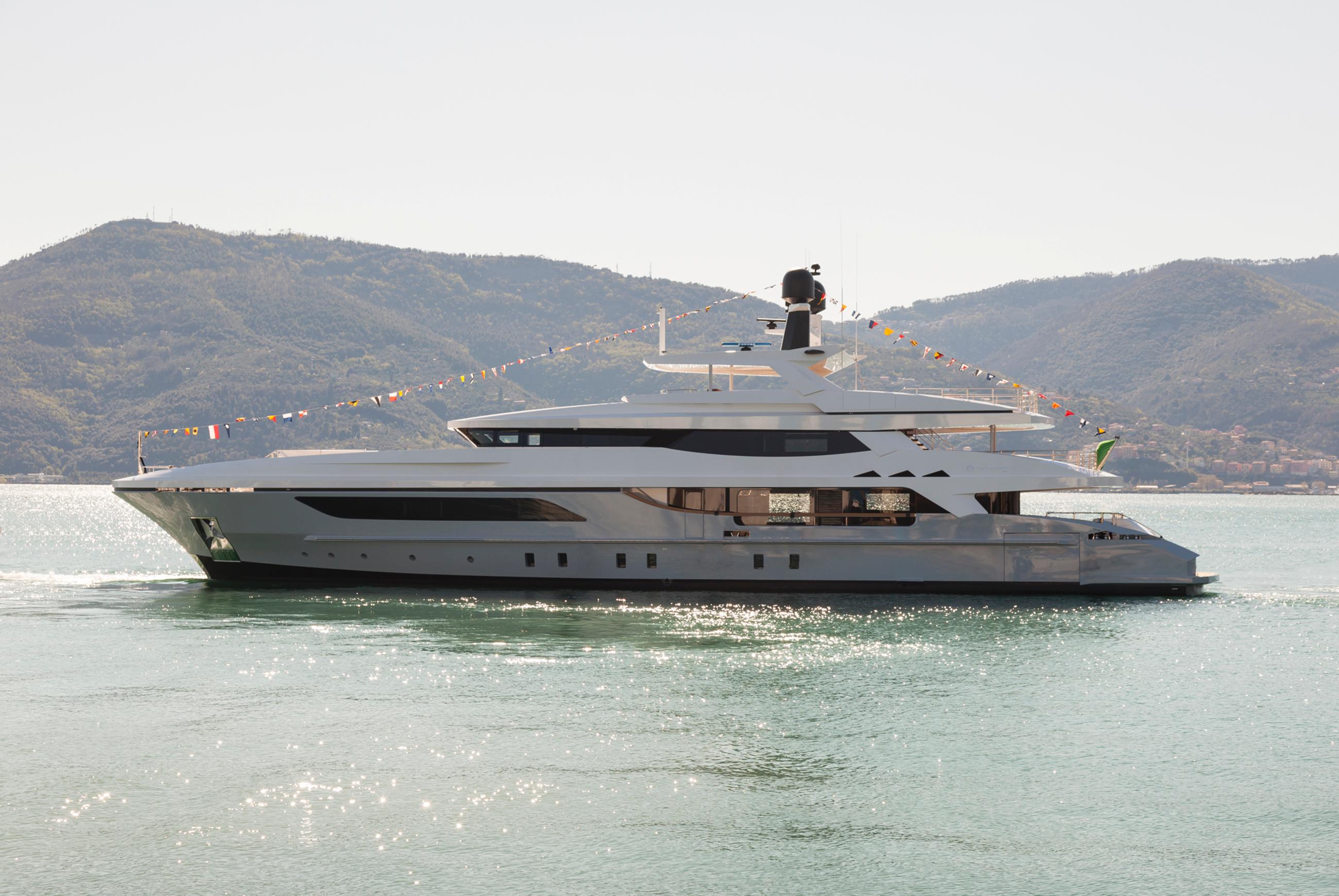 Yacht di lusso Baglietto OnlyOne al Salone Nautico di Cannes