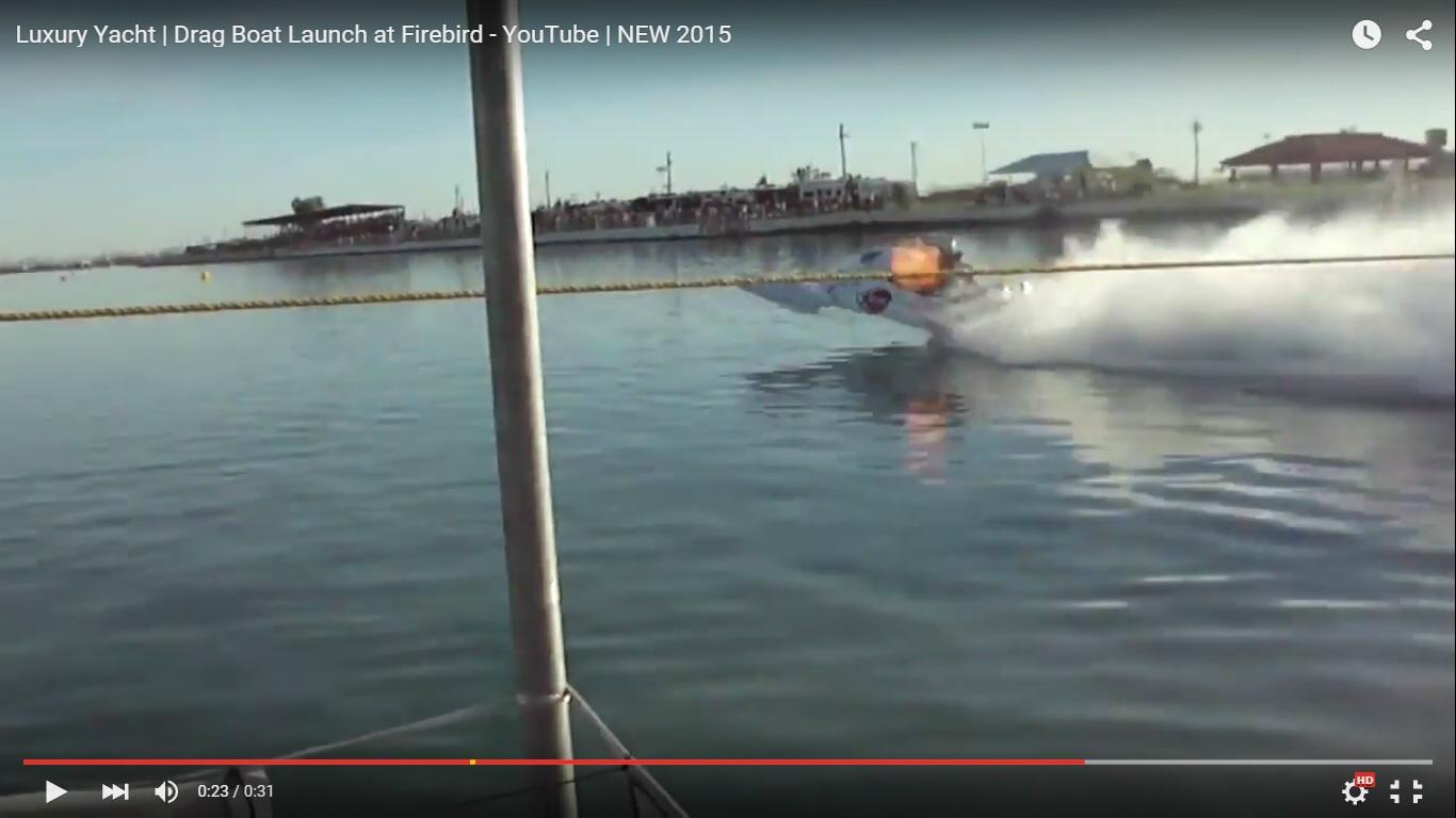 Barca racing che scatta come un jet militare: incredibile ma vero [Video]