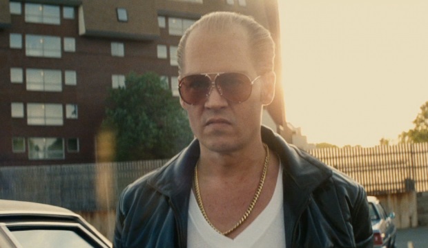 Black Mass film 2015: Johnny Depp indossa gli iconici Aviator Sunglasses di Porsche Design