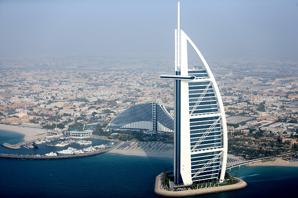 Burj Al Arab: hotel 7 stelle di splendore estremo a Dubai [Video]