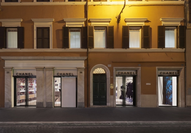 Chanel apre pop-up boutique di lusso a Roma