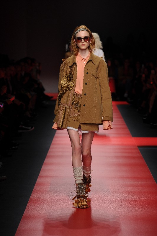 Sfilate Milano Moda Donna settembre 2015: la nonchalance ricercata di N°21, le foto