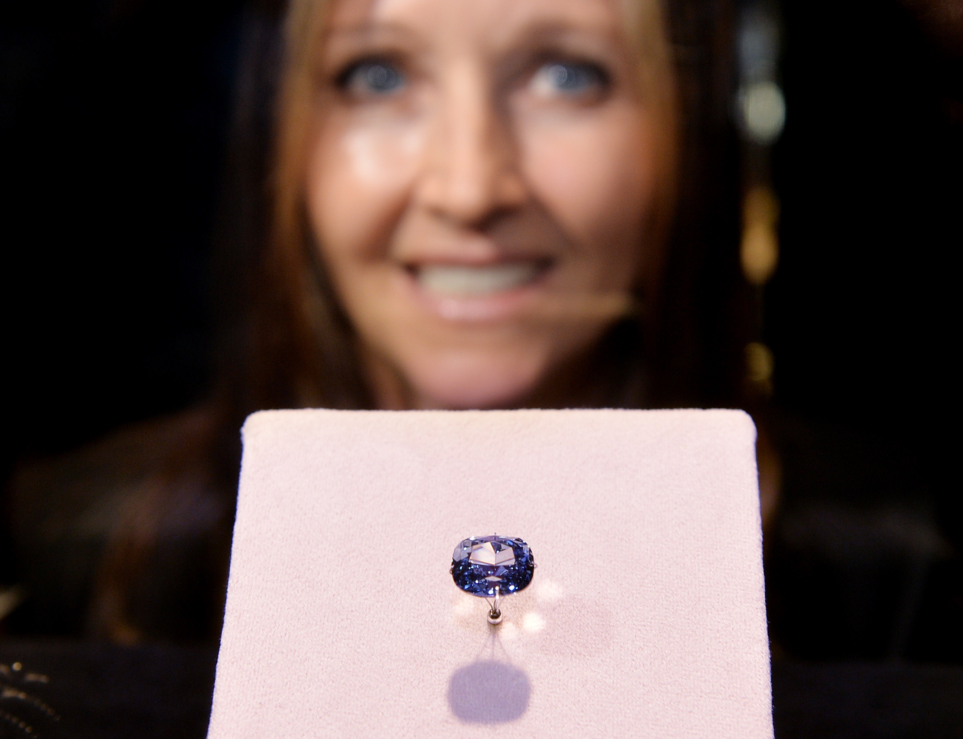 Blue Moon: diamante a prezzo record nella prossima asta di Sotheby&#8217;s