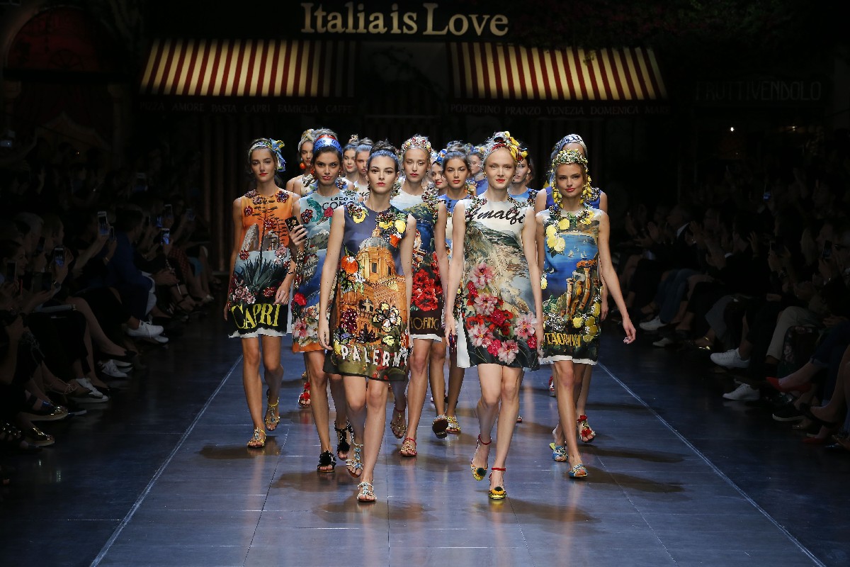 Dolce&Gabbana collezione donna primavera estate 2016: omaggio all’Italia, Selfie in passerella