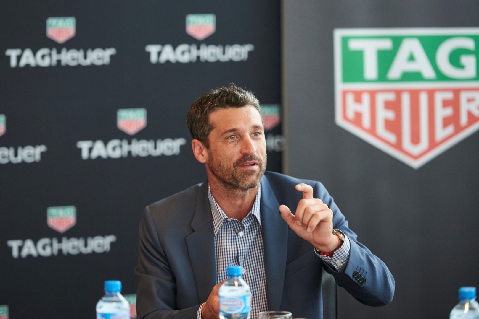 Patrick Dempsey TAG Heuer: l&#8217;attore in visita alla manifattura svizzera di La Chaux de Fonds, le foto