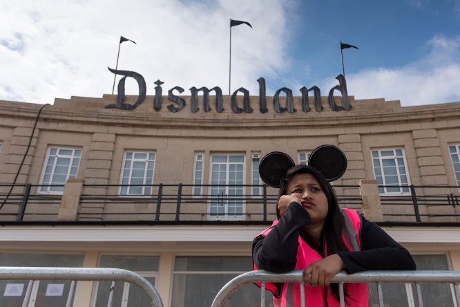 Dismaland, chiude il Luna Park di Banksy