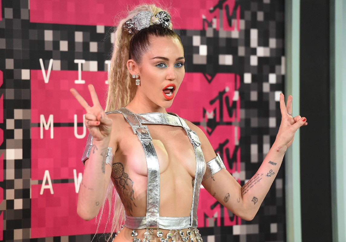 MTV Video Music Awards 2015: trionfa Taylor Swift, tutti i look del red carpet