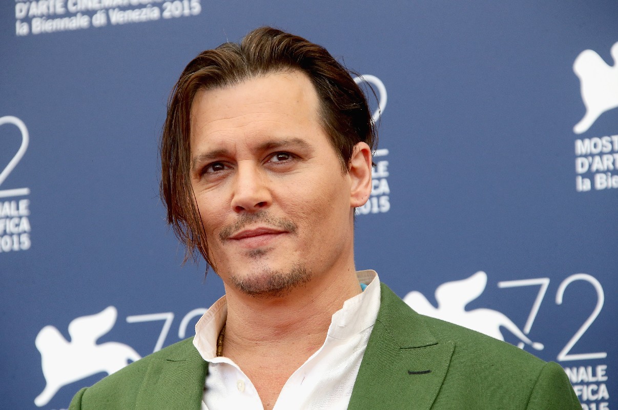 Festival Cinema Venezia 2015: il photocall di Black Mass con Johnny Depp, Dakota Johnson e Joel Edgerton