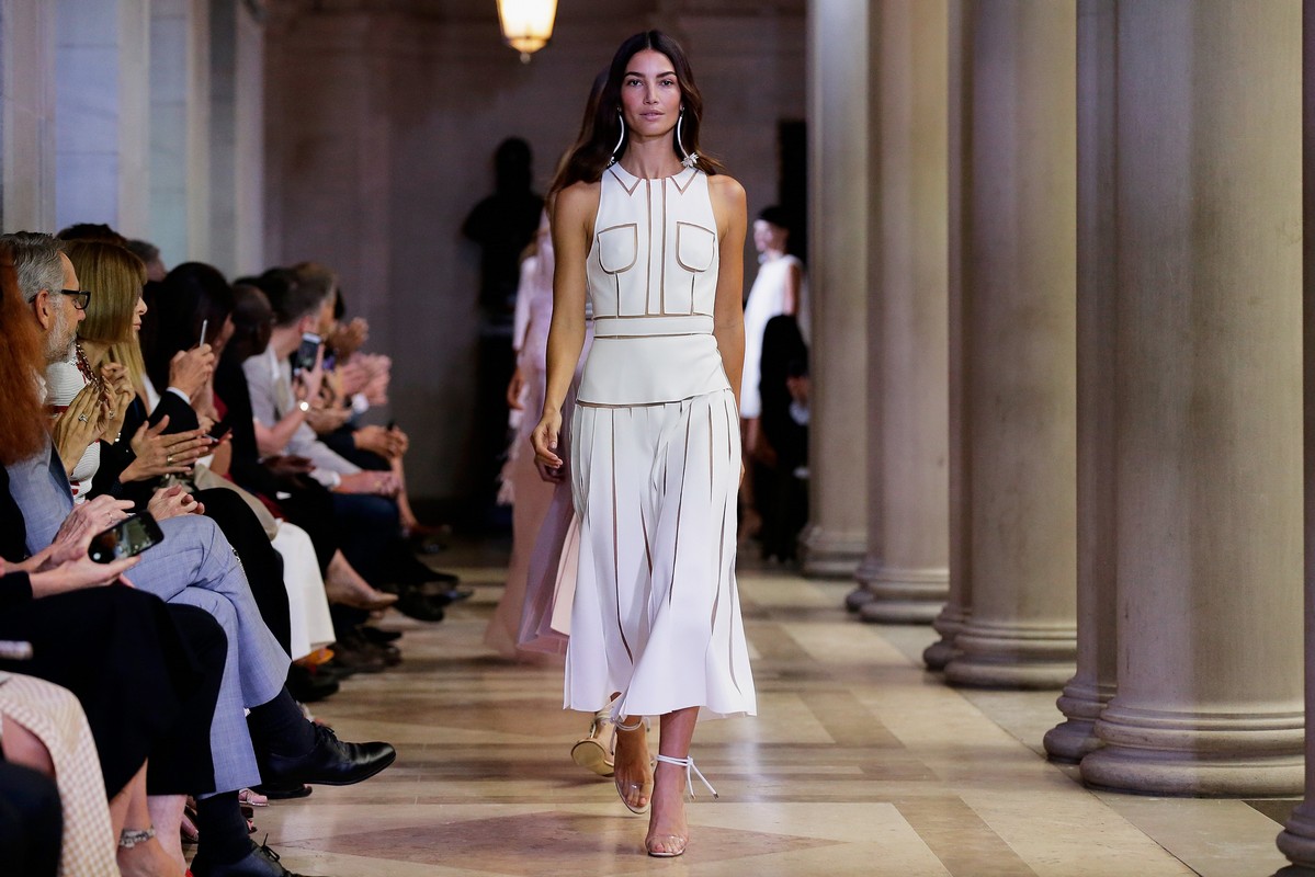 Sfilate New York settembre 2015: il rosa secondo Carolina Herrera, la collezione primavera estate 2016