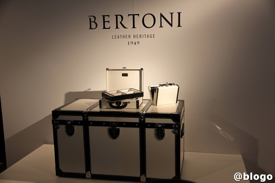 Milano Moda Donna settembre 2015: Bertoni 1949 prosegue nell’American Dream con la collezione primavera estate 2016, le foto