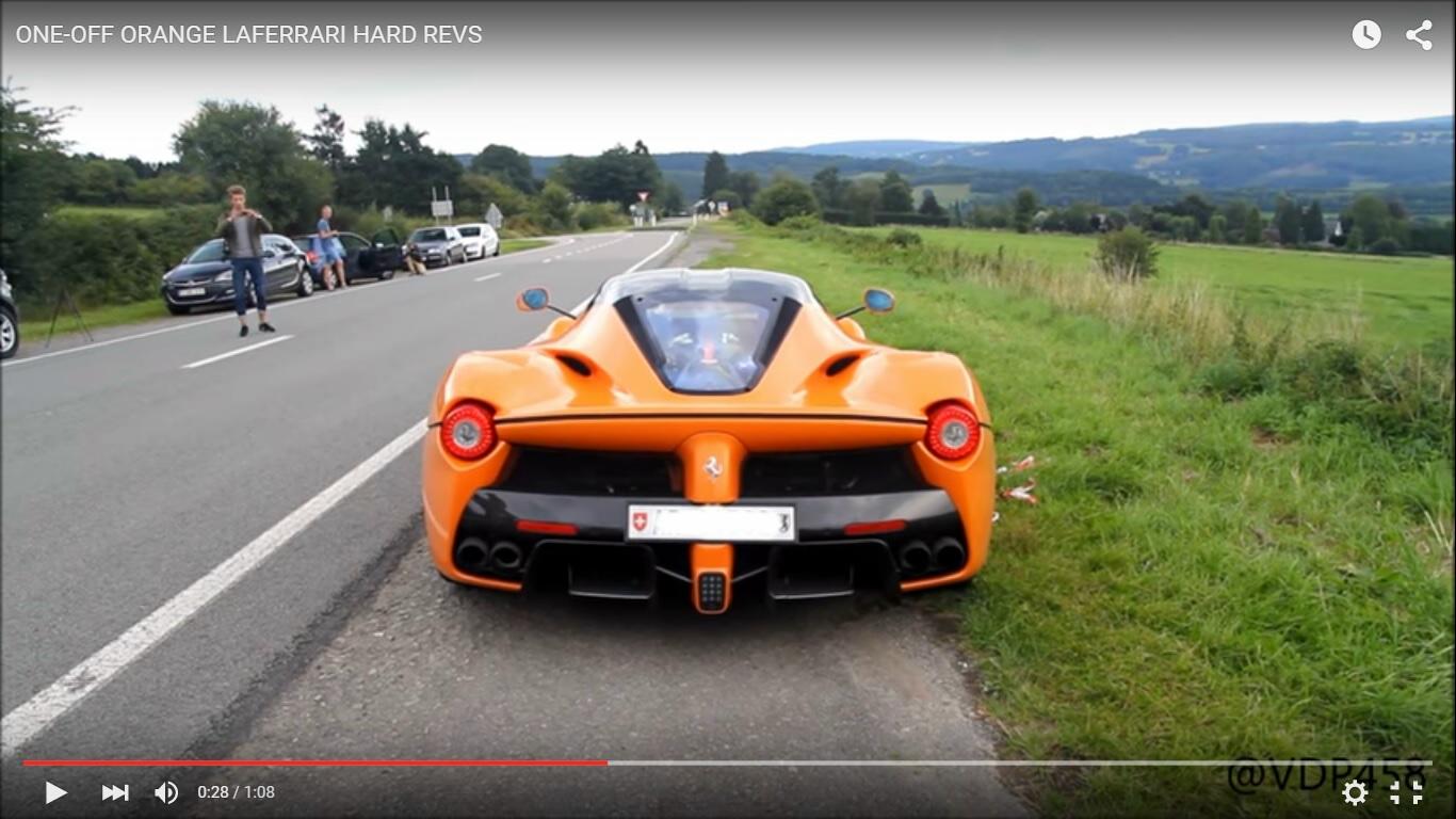 Ferrari LaFerrari in tinta arancione suona la sua musica [Video]