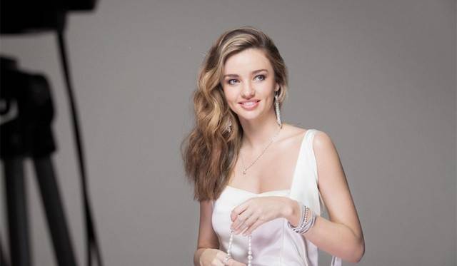 Swarovski: campagna di lusso con Miranda Kerr