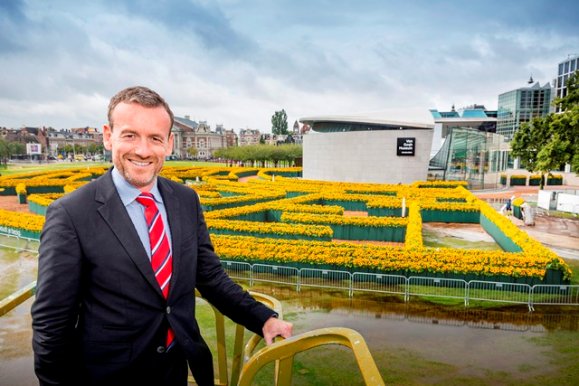 Un labirinto di girasoli per l&#8217;inaugurazione del nuovo ingresso del Museo Van Gogh di Amsterdam