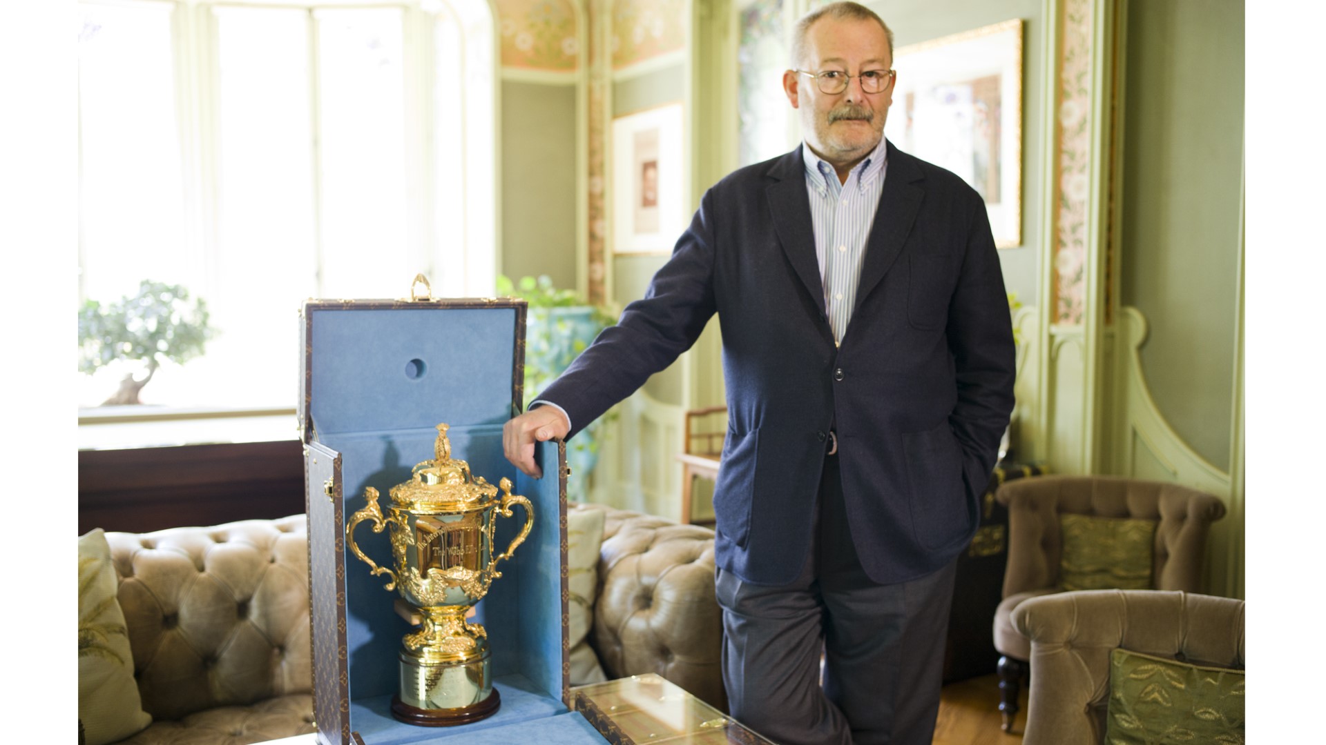 Rugby World Cup 2015: lo speciale baule per contenere la famosa Coppa Webb Ellis, le foto