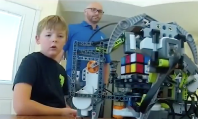 lego robot risolve cubo rubik