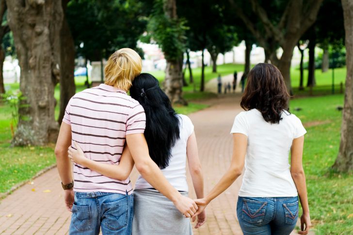 Se la donna tradisce, l’uomo lo scopre con uno sguardo