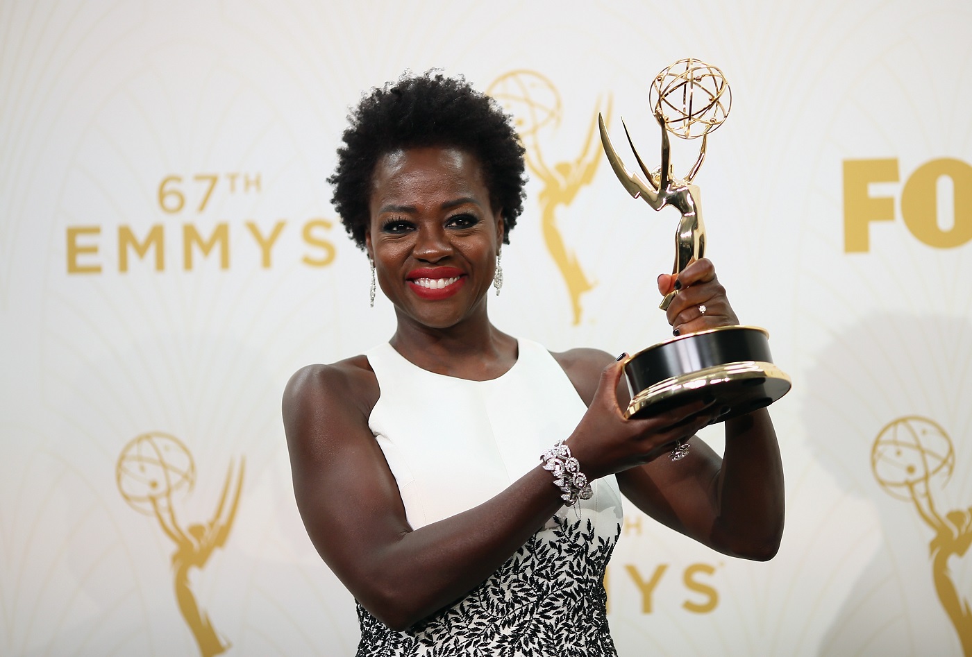 Emmy Awards 2015: Viola Davis è la prima attrice di colore a conquistare la statuetta più ambita