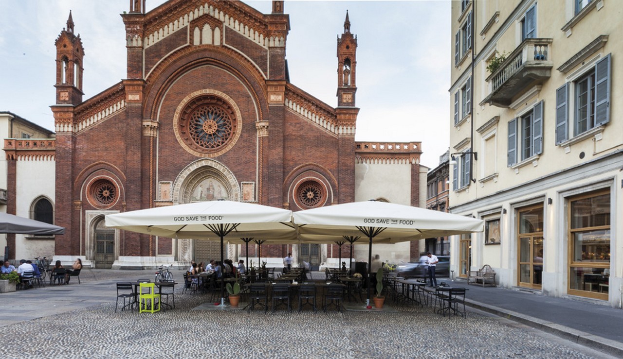 God Save the Food Milano: a piazza del Carmine il nuovo ristorante arredato con le sedie Seleri, le foto