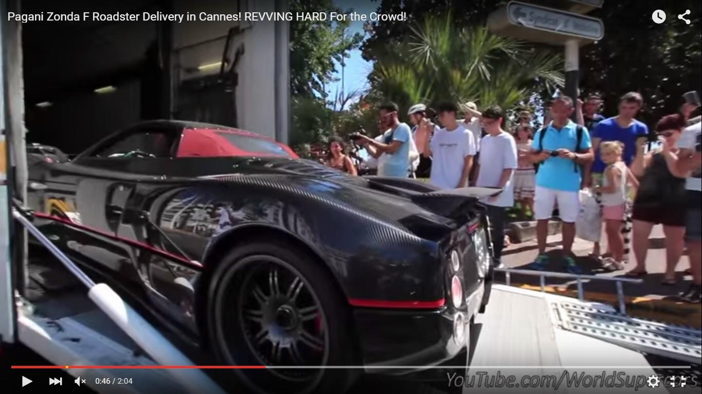 Pagani Zonda scaricata dalla bisarca a Cannes [Video]