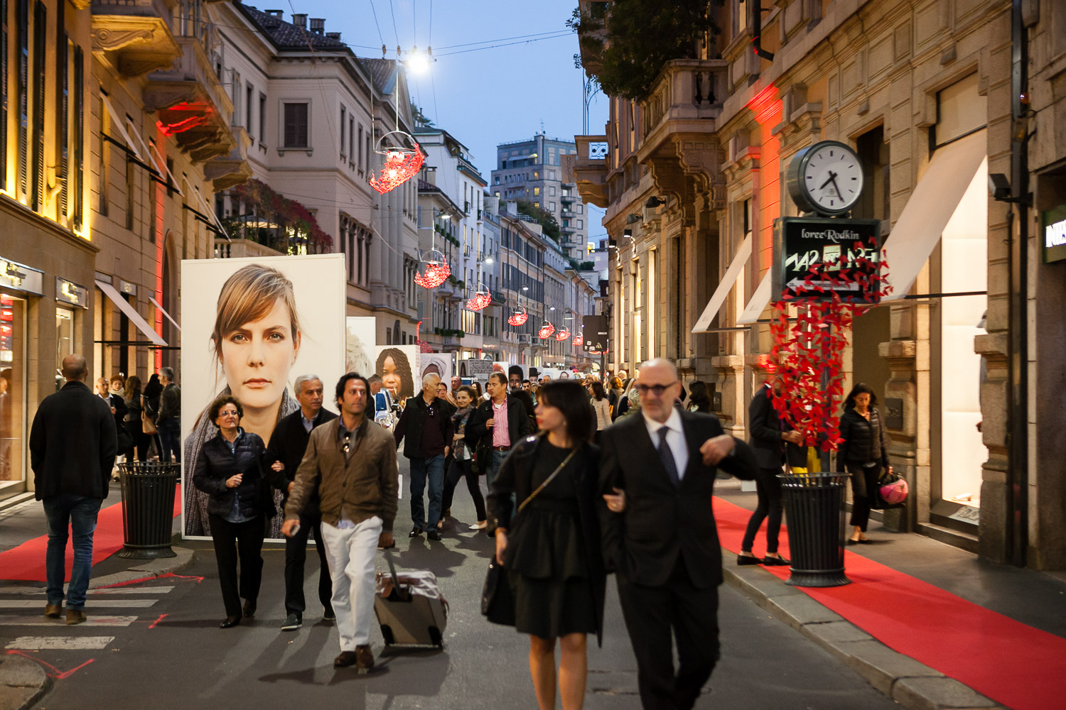 Milano Moda Donna settembre 2015: Campari tinge di rosso Via Montenapoleone con la serata Fashion Avenue