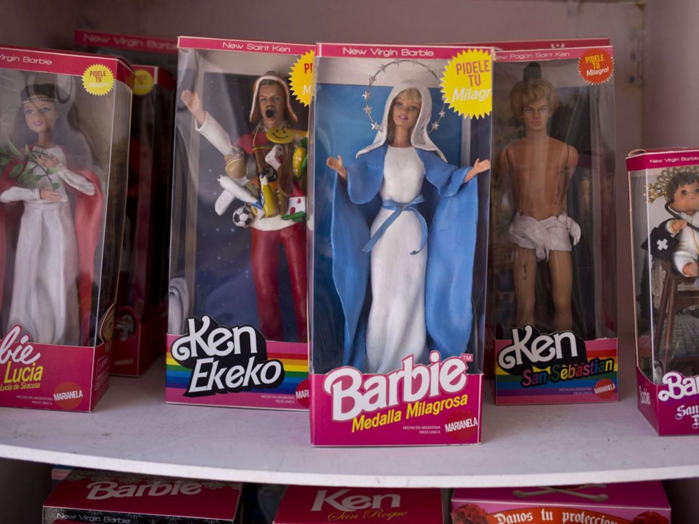 La Barbie Santa fa arrabbiare i cattolici in Argentina