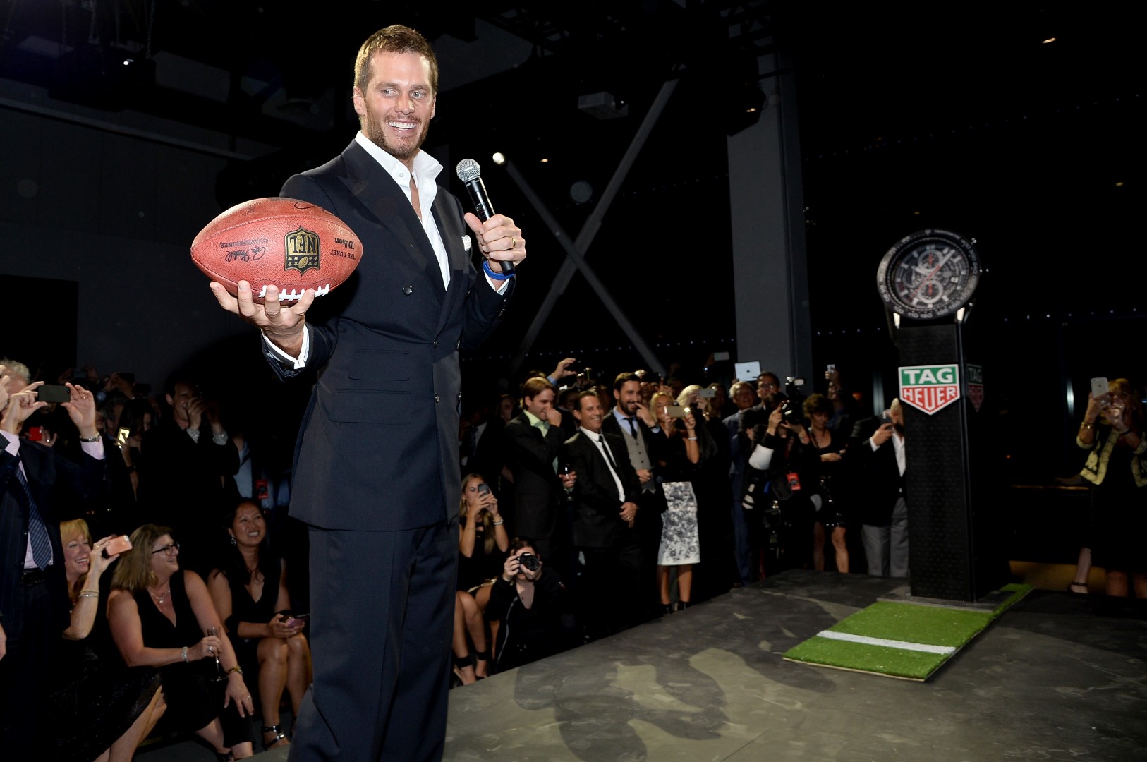 Tom Brady Tag Heuer: il nuovo Brand Ambassador e il nuovo orologio Carrera &#8211; Heuer 01, video e foto