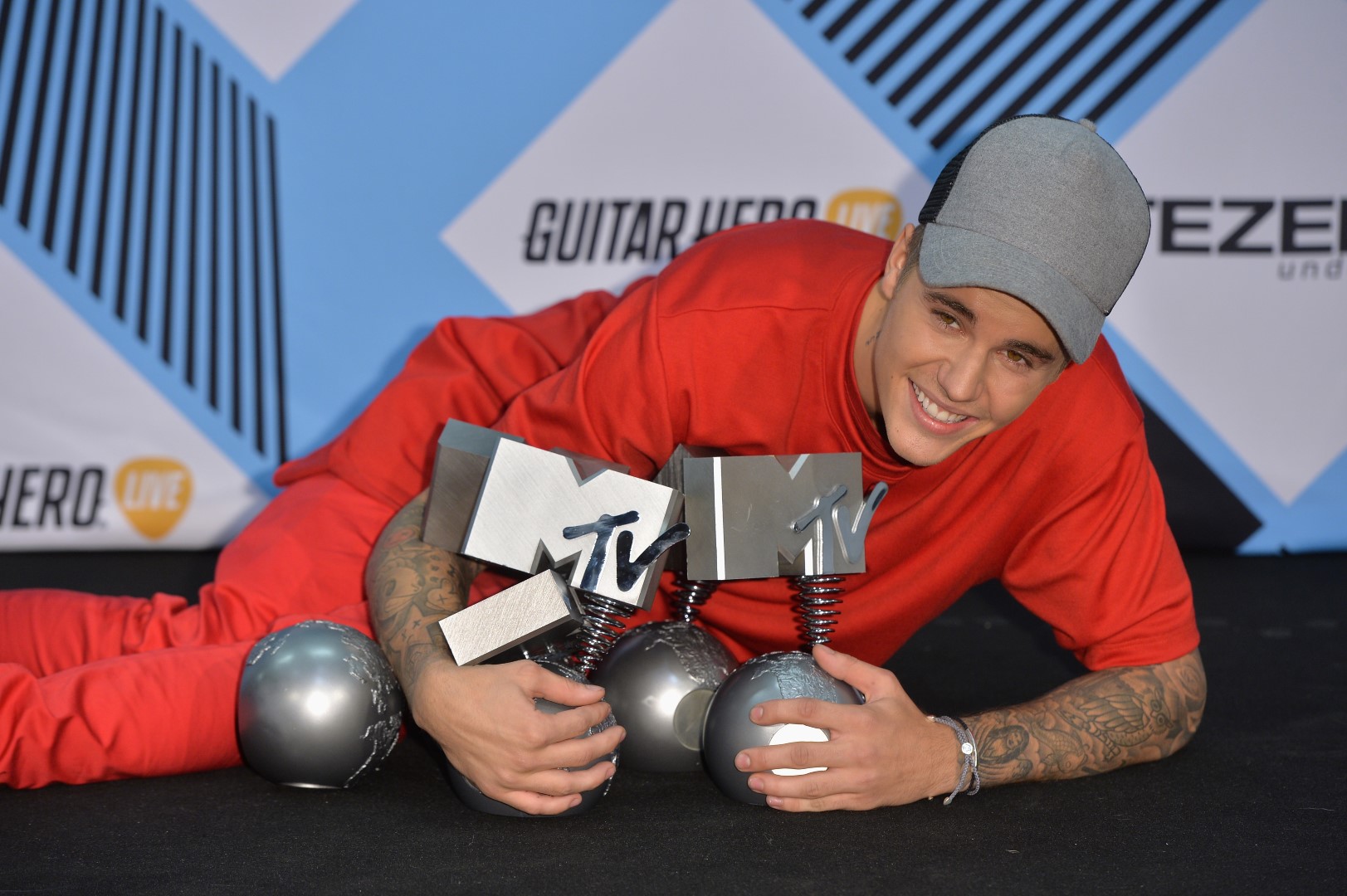 MTV EMA 2015 Milano: il trionfo di Justin Bieber in rosso e tutti i vincitori, il red carpet con i look delle star