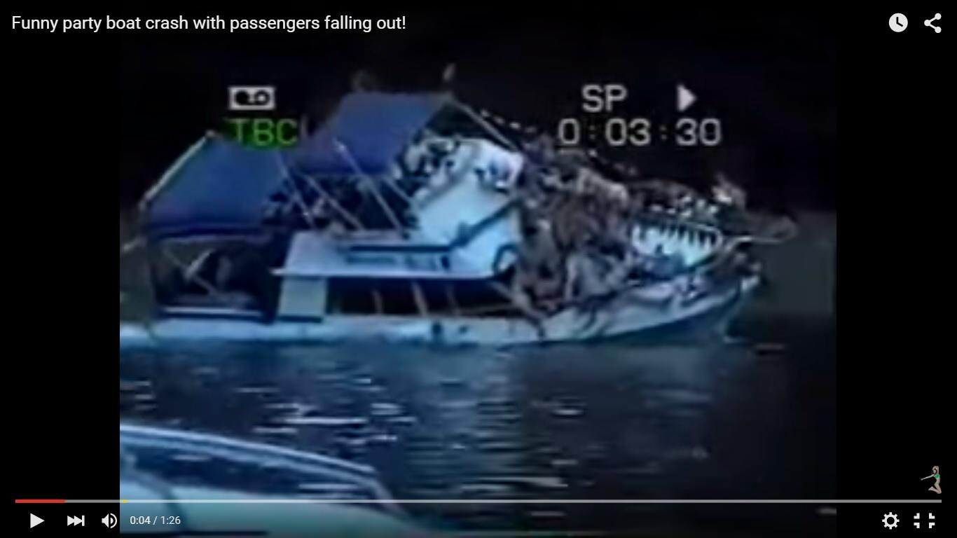 La barca &#8220;sbanda&#8221; e i passeggeri cadono in acqua [Video]