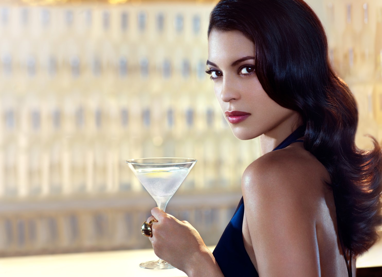 007 Spectre Belvedere Vodka: la campagna pubblicitaria con Stephanie Sigman, le limited edition e il nuovo coktail di Bond