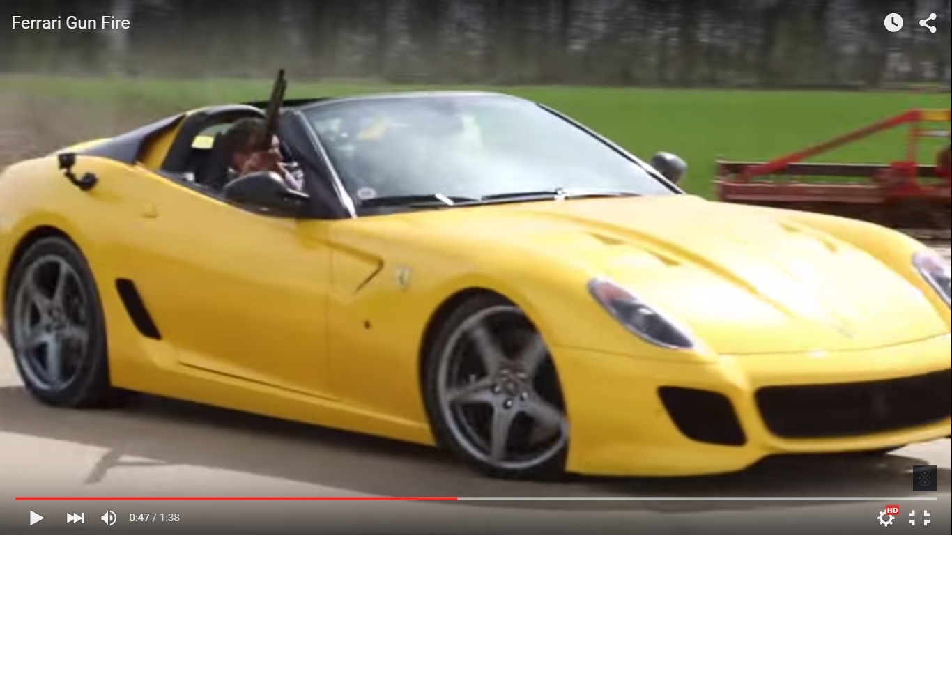 Ferrari SA Aperta: burnout con tiro al bersaglio [Video]