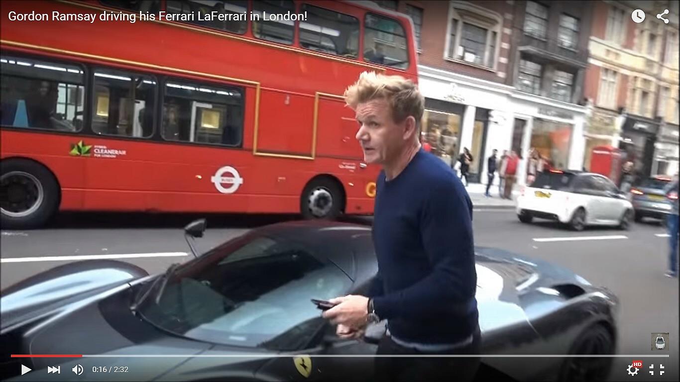 Gordon Ramsay guida la sua Ferrari LaFerrari a Londra [Video]