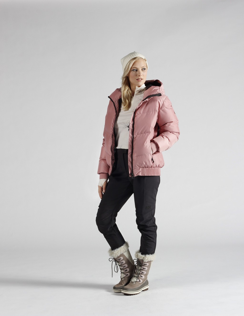 Helly Hansen presenta una collezione luxury per le sciatrici, le foto