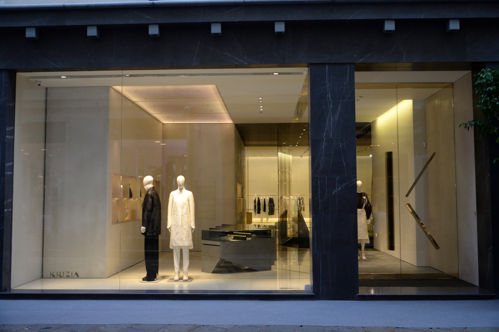 Krizia Milano: lo storico flagship store di via della Spiga 23 cambia volto