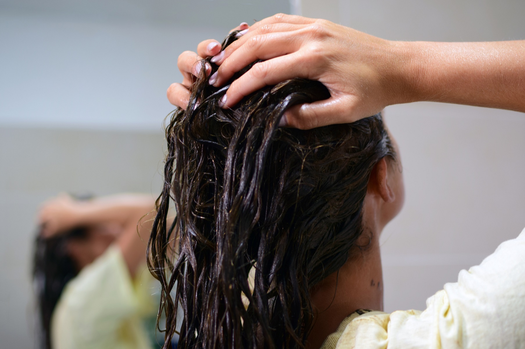 Maschera per capelli fai da te: miele e olio d’oliva per averli lucenti e forti