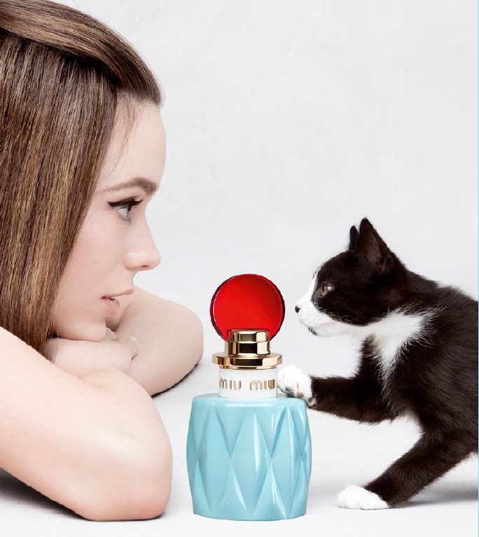 Miu Miu Eau de Parfum: la prima fragranza femminile, testimonial Stacy Martin, video e foto