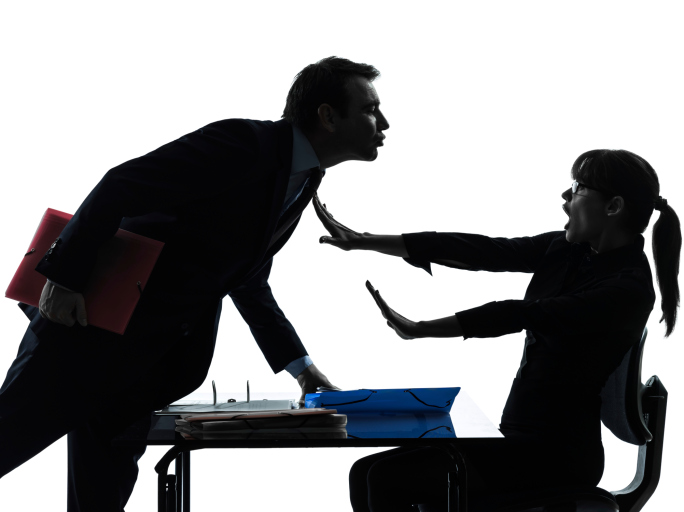 Consigli per difendersi dalle molestie sul lavoro