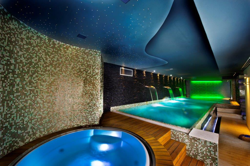 Villa di lusso privata con piscina interna da sogno