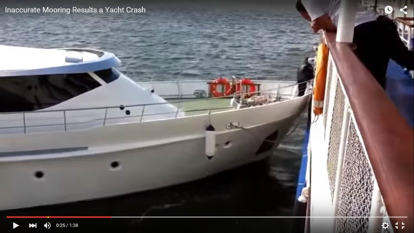 Incidente con lo yacht durante le manovre di ormeggio [Video]