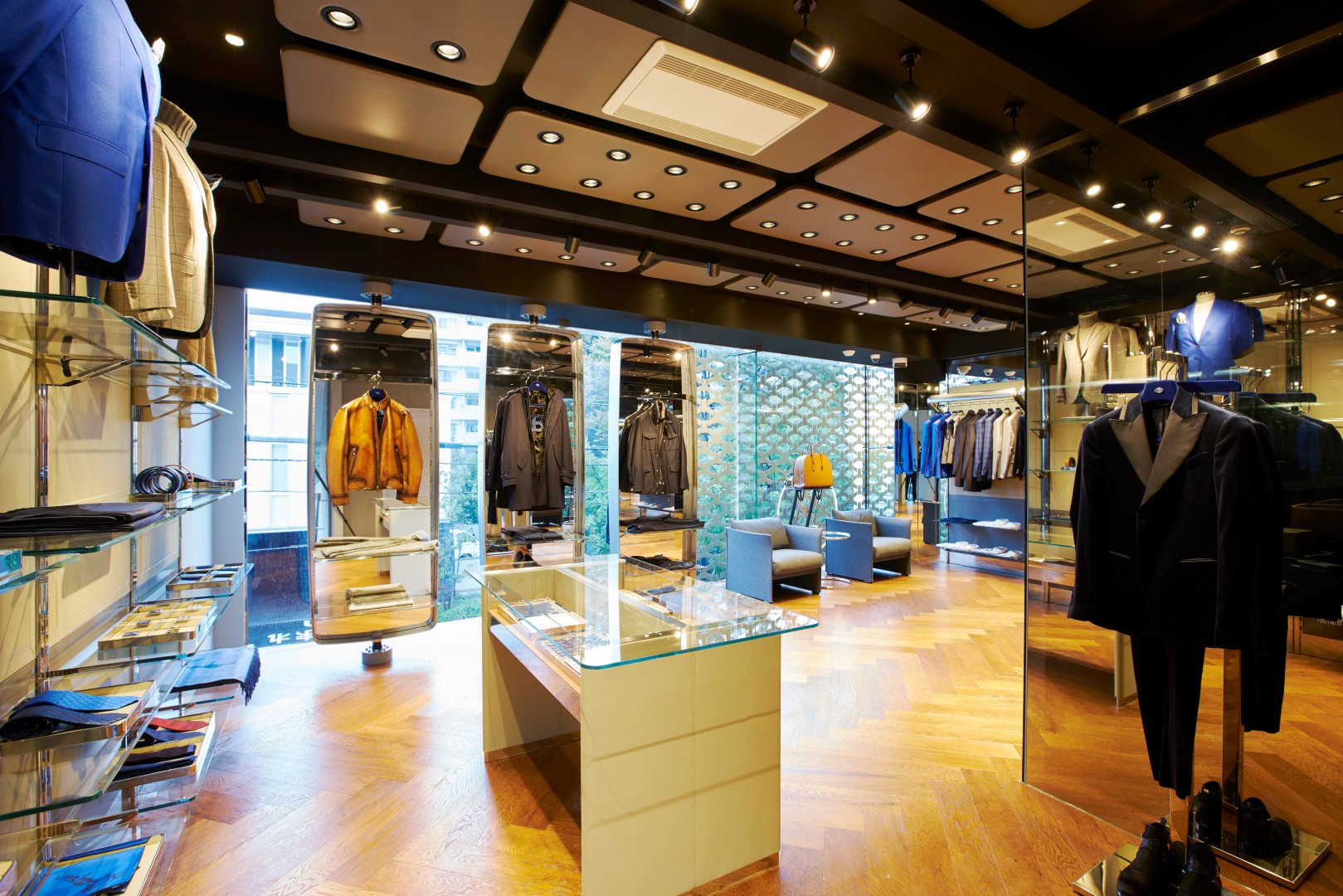 Bugatti Tokyo: inaugurato il nuovo show-room e il monomarca lifestyle nella capitale giapponese