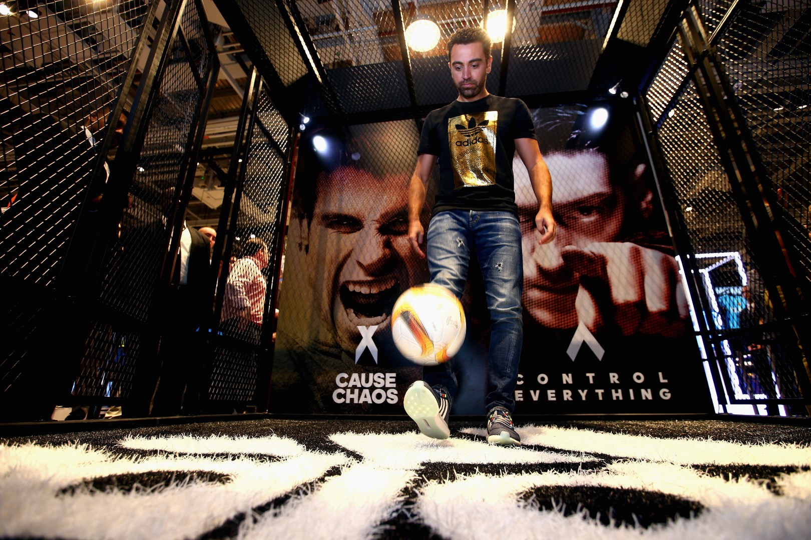adidas Dubai store: Xavi Hernandez incontra i fans e presenta le scarpe da calcio Primeknit X e Ace