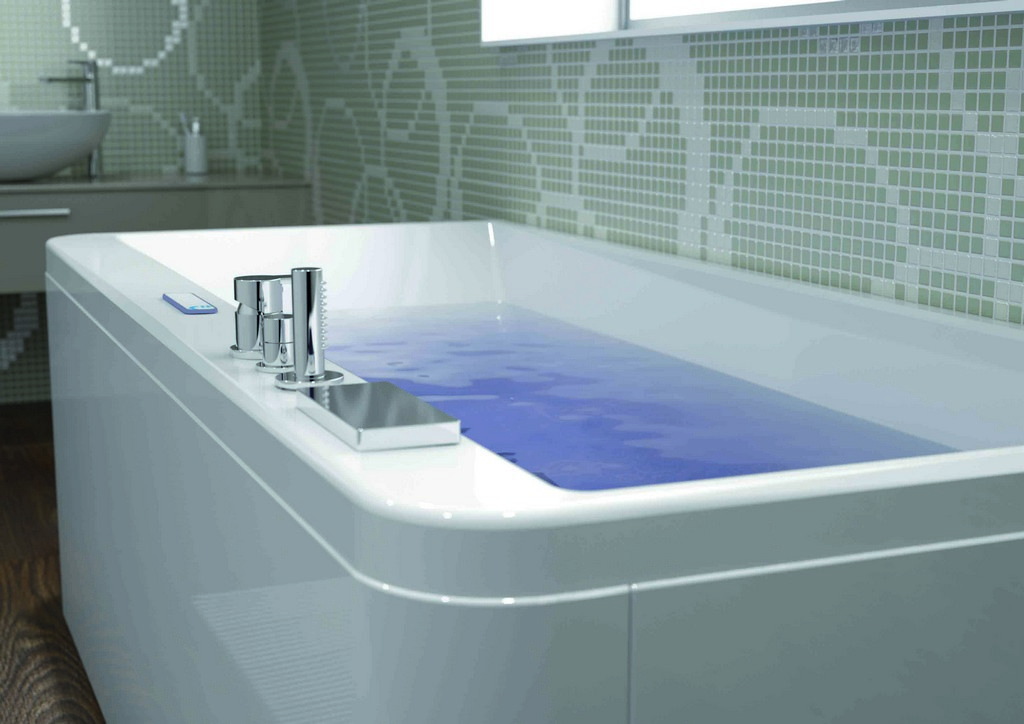 Vasche da bagno: Grandform presenta Slim Edge con quattro diversi sistemi idroterapici